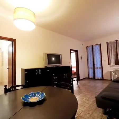 In Mit Moebliertem Balkon Appartement