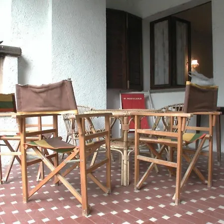 In Mit Moebliertem Balkon 公寓 *