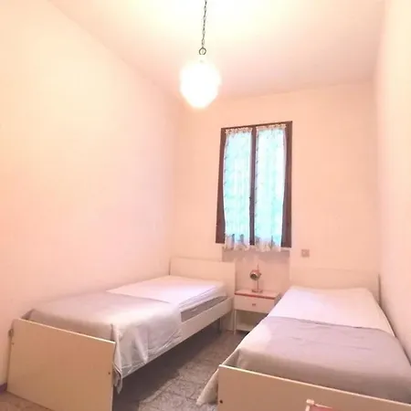 In Mit Moebliertem Balkon *