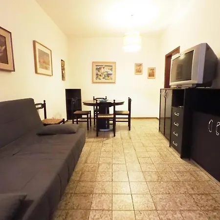 In Mit Moebliertem Balkon 丽都斯皮纳
