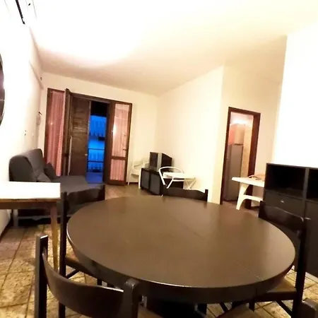 公寓 In Mit Moebliertem Balkon *